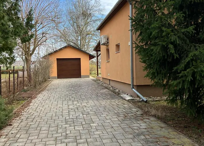 Izabella Vendeghaz *